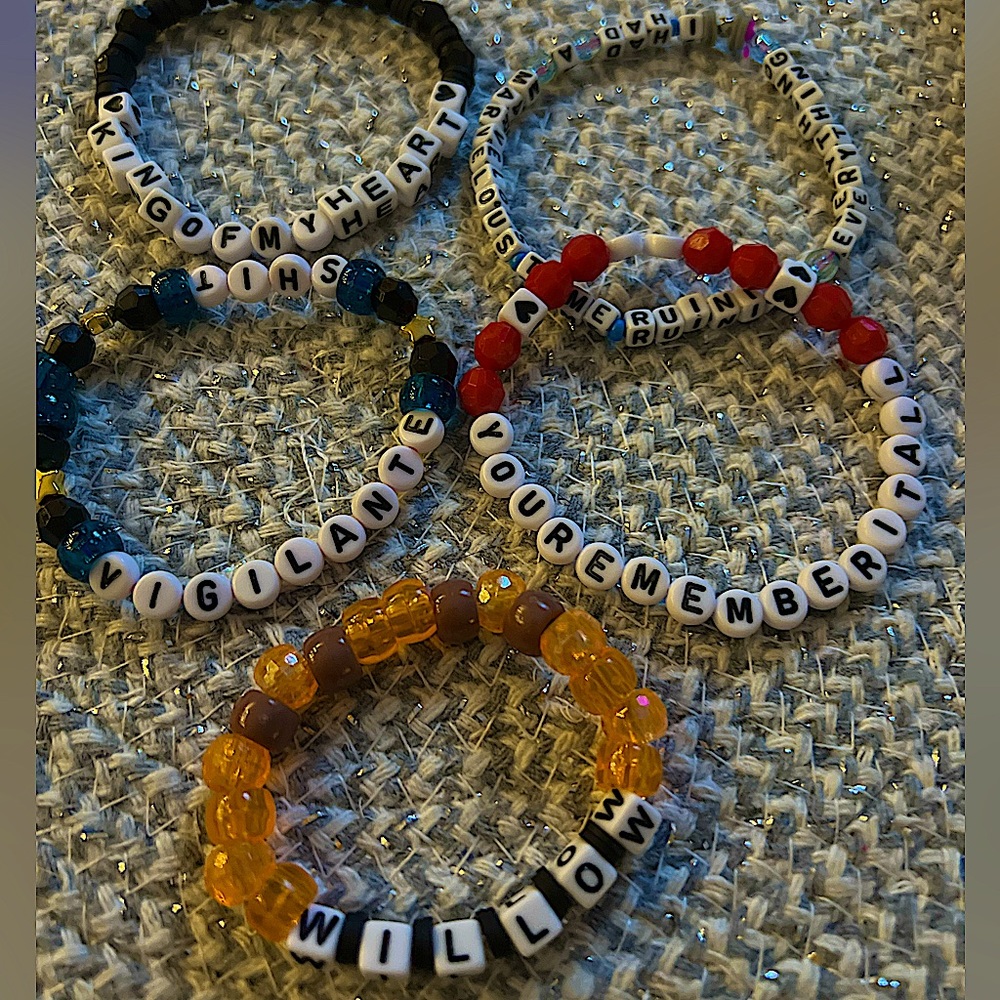 Friendship trading bracelets 🫶🏼